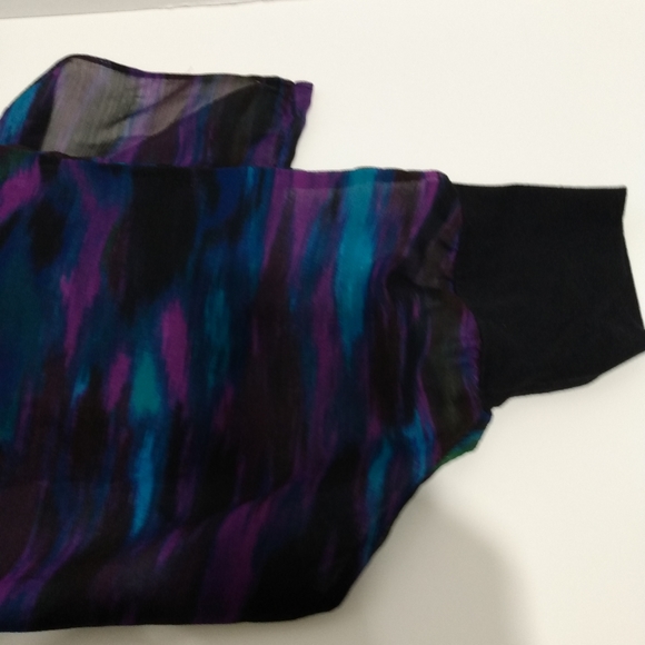 Vibrant Top!!! - Picture 5 of 5